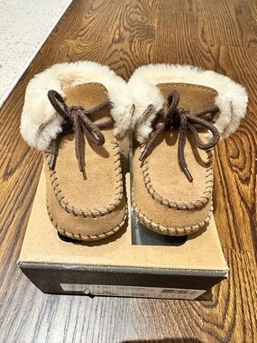 Baby Ugg sparrow size 2/3 months